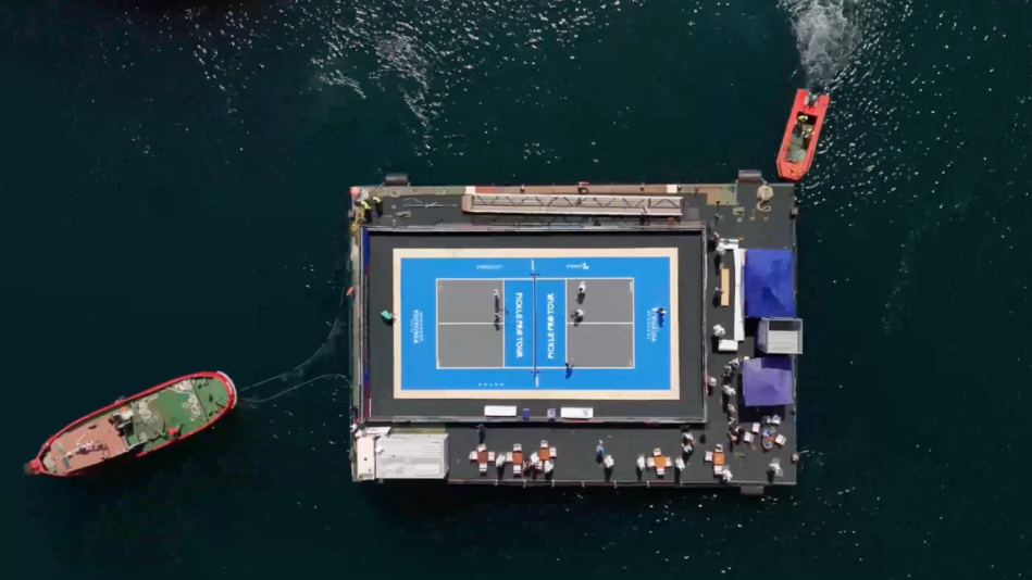 El A Coruña Open pone el broche final a un fin de semana histórico estrenando la única pista flotante de pickleball del mundo
